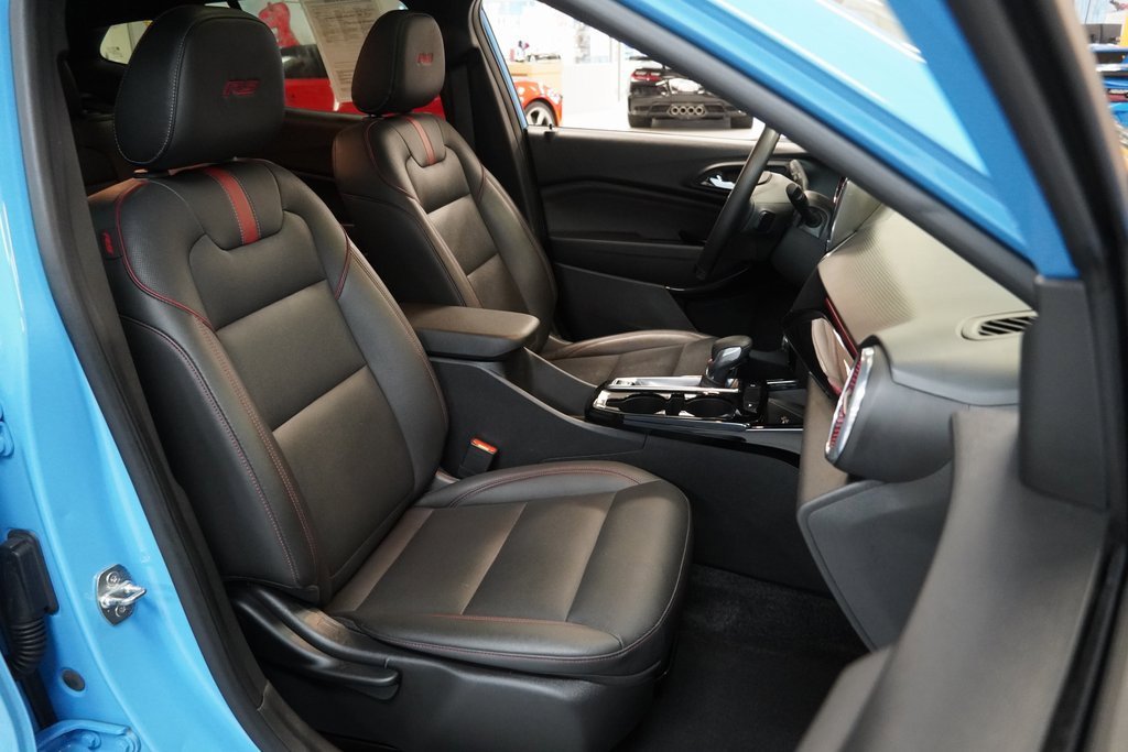 Used 2024 Chevrolet Trax RS w/ Sunroof Package image 32