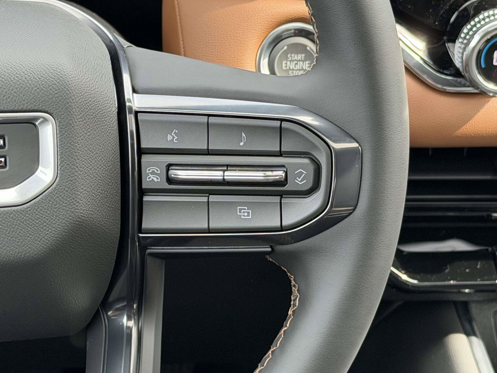 New 2026 GMC Canyon AT4 w/ Technology Plus Package AWD/4WD image 17