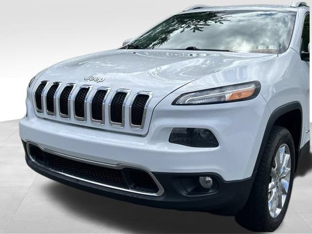 Used 2016 Jeep Cherokee Limited w/ Luxury Group AWD/4WD image 10