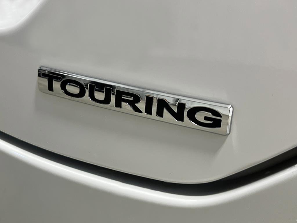 New 2025 Honda Pilot Touring image 6