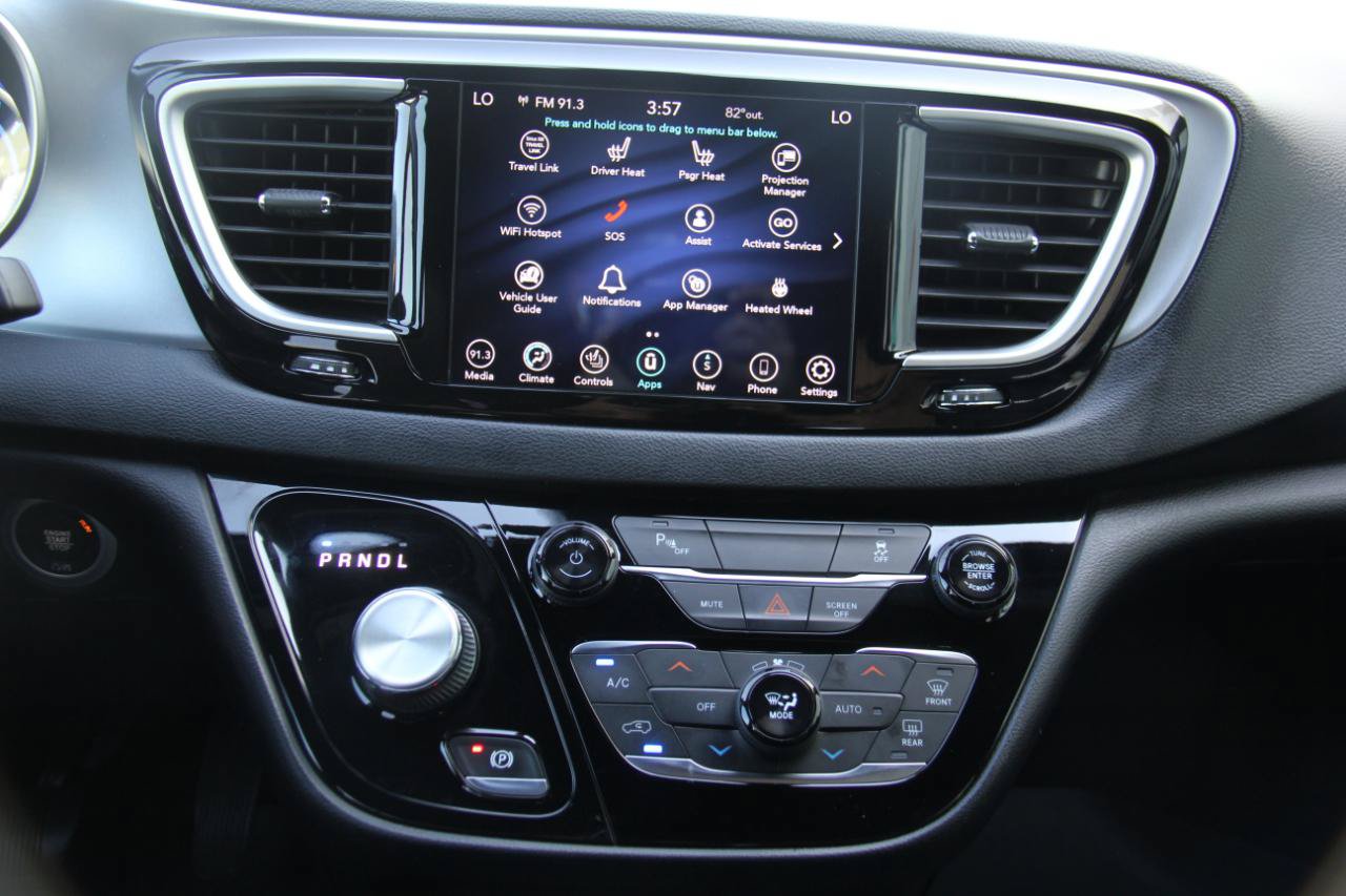 Used 2020 Chrysler Pacifica Touring-L w/ S Appearance Package FWD image 16