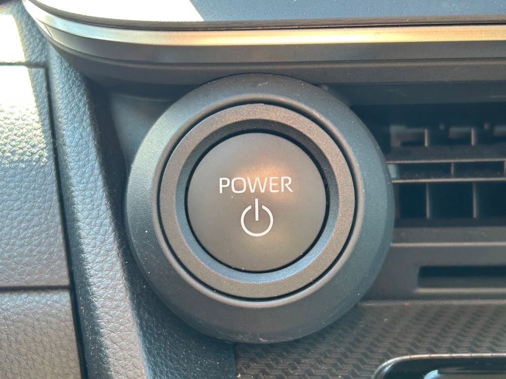 Used 2025 Toyota Prius XLE FWD image 25