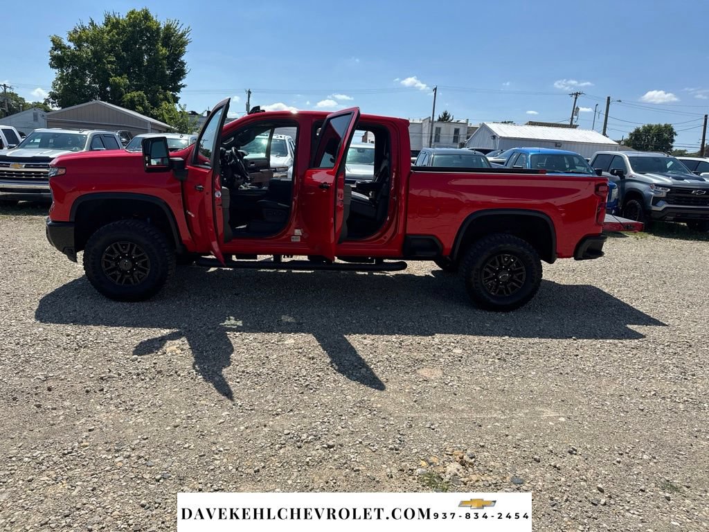 Used 2024 Chevrolet Silverado 2500 ZR2 w/ Technology Package AWD/4WD image 34
