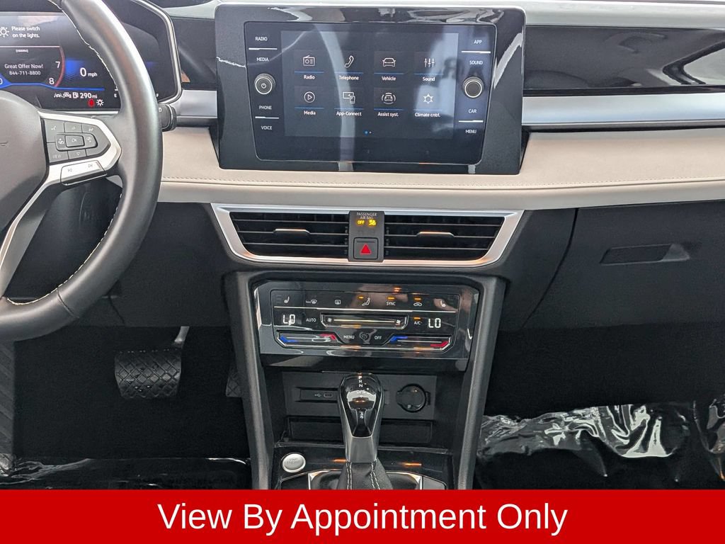 Used 2025 Volkswagen Taos SE AWD/4WD image 19