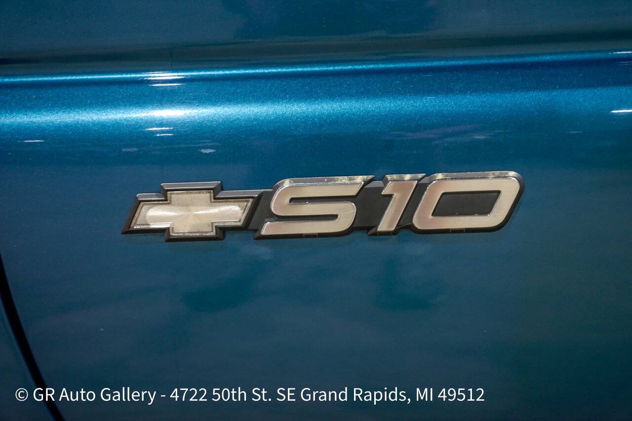 Used 2001 Chevrolet S10 Pickup LS w/ Preferred Equipment Group RWD image 22