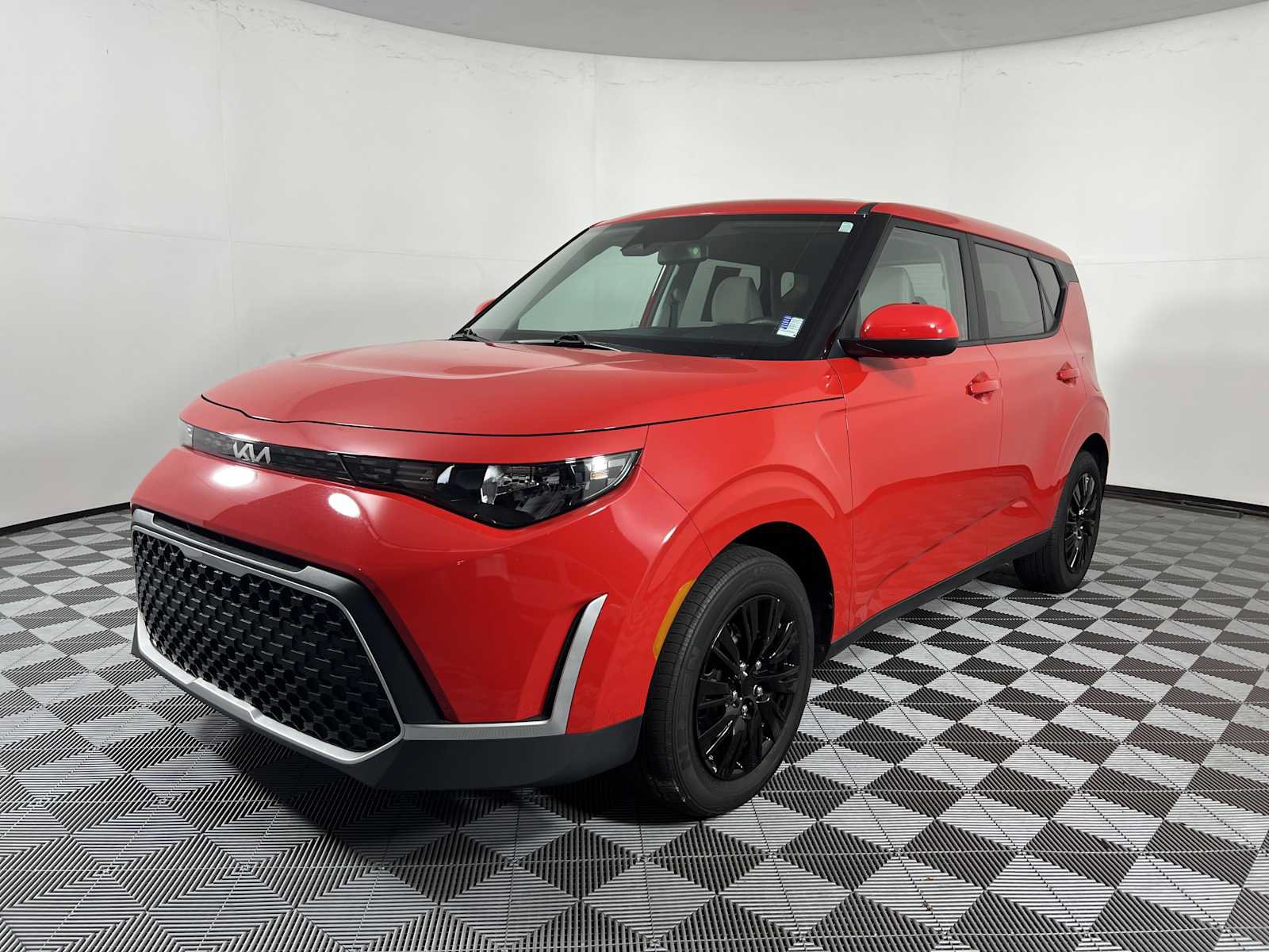 Used 2023 Kia Soul LX FWD image 3