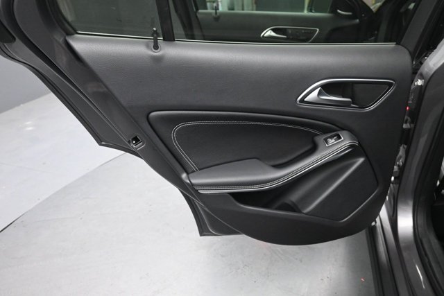 Used 2015 Mercedes-Benz GLA 250 4MATIC image 23