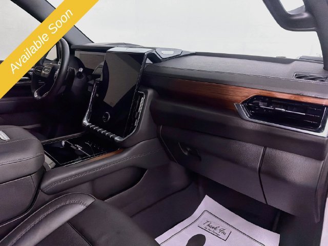 Used 2025 GMC Yukon Denali AWD/4WD image 32