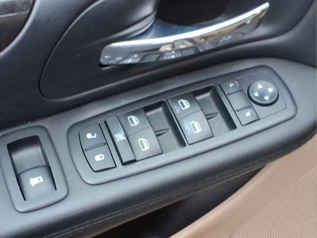 Used 2015 Dodge Grand Caravan SXT w/ UConnect Hands-Free Group image 18