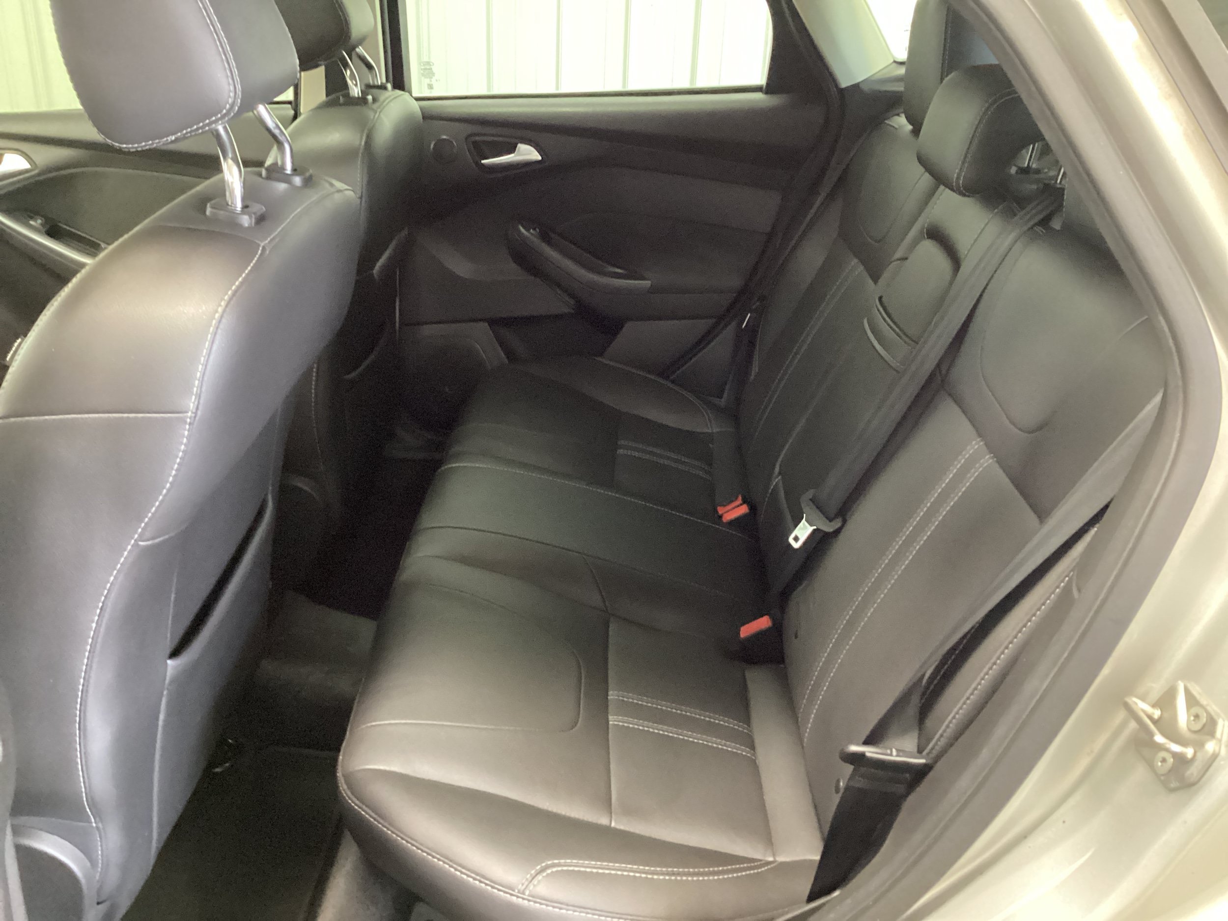 Used 2012 Ford Focus Titanium FWD image 28