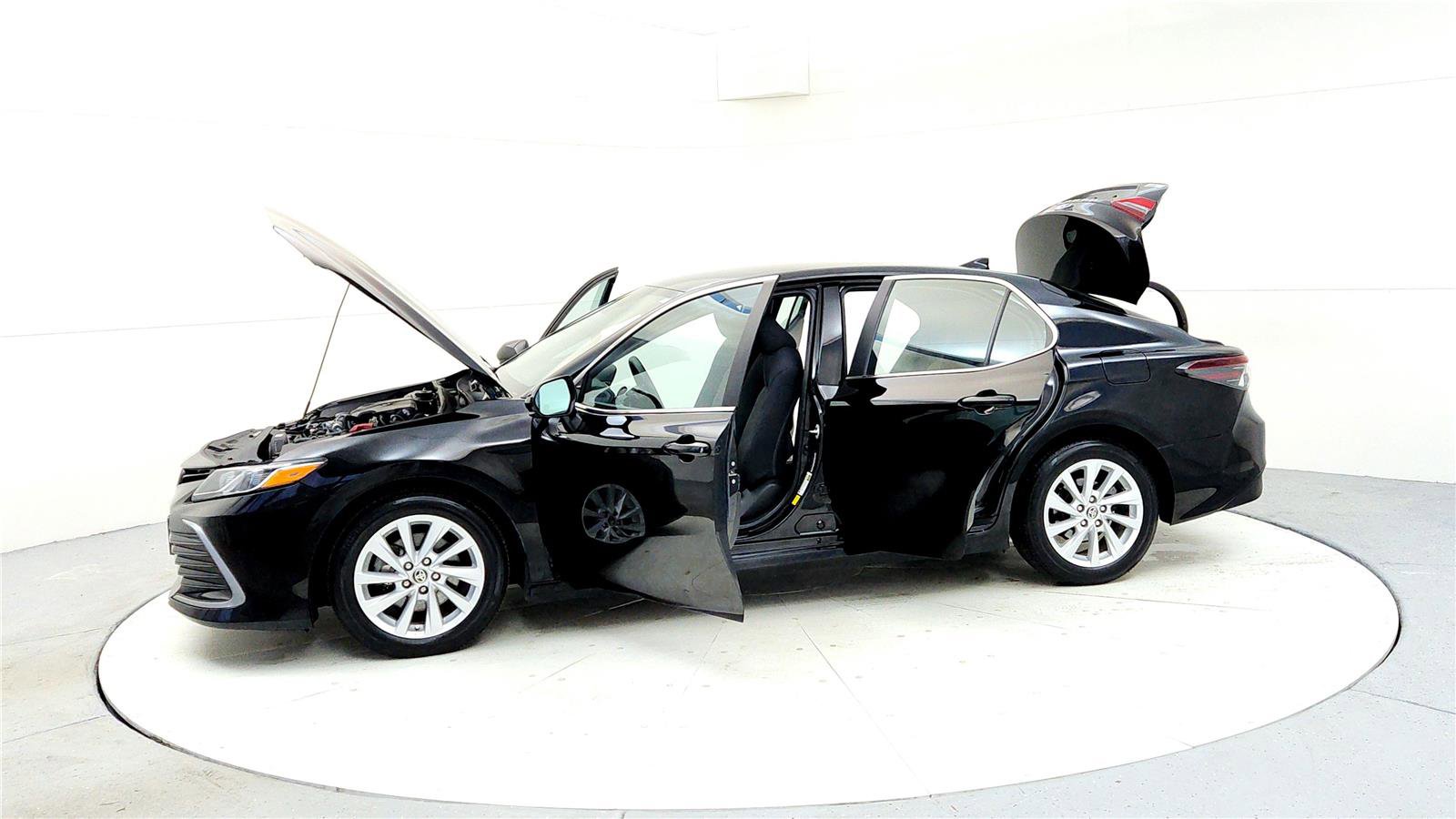 Used 2022 Toyota Camry LE image 10