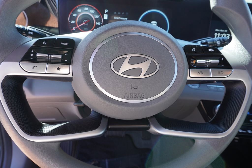 Used 2024 Hyundai Elantra SEL image 17