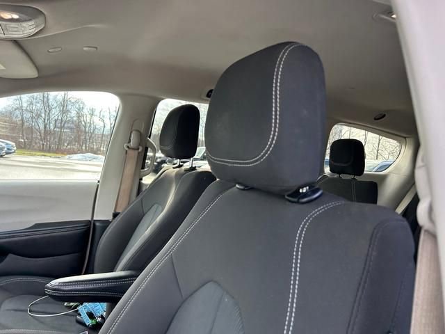Used 2022 Chrysler Voyager LX image 12