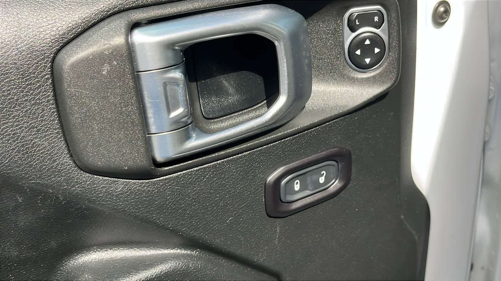 Used 2018 Jeep Wrangler Sport AWD/4WD image 27