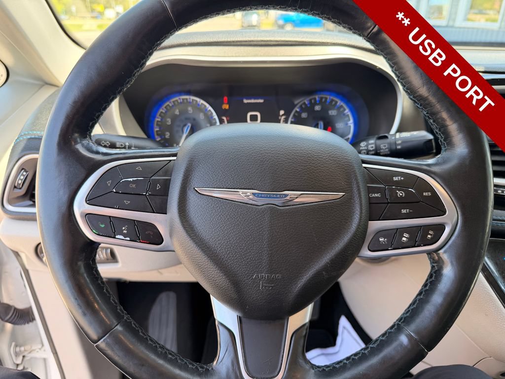 Used 2021 Chrysler Pacifica Touring-L FWD image 18