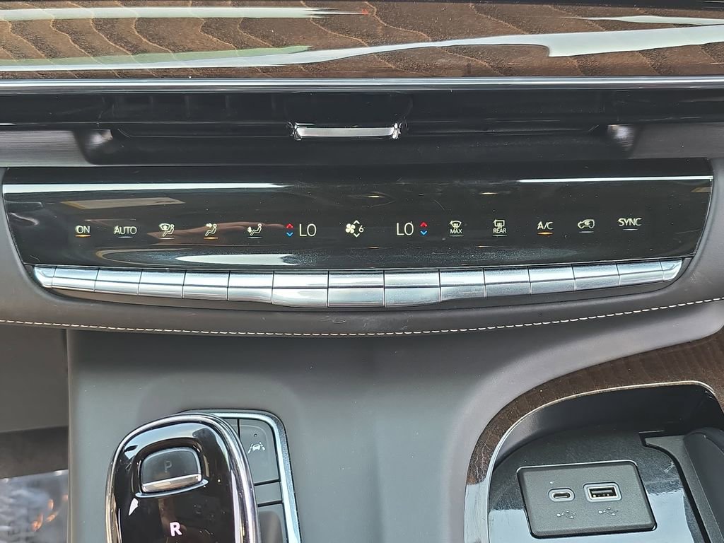 Used 2022 Cadillac Escalade Sport Platinum w/ LPO, ONYX Package AWD/4WD image 29