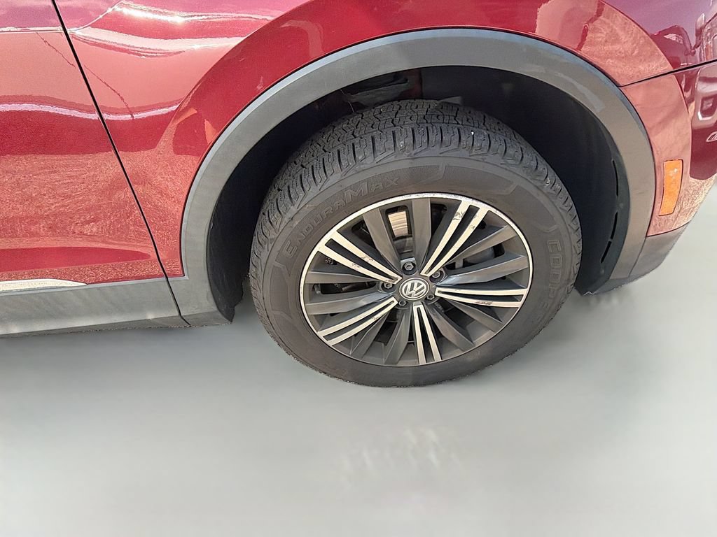 Used 2018 Volkswagen Tiguan SEL AWD/4WD image 9