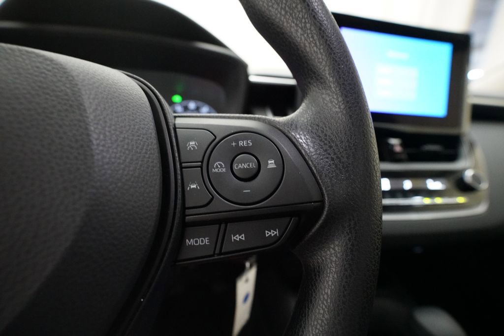 Used 2025 Toyota Corolla LE FWD image 18