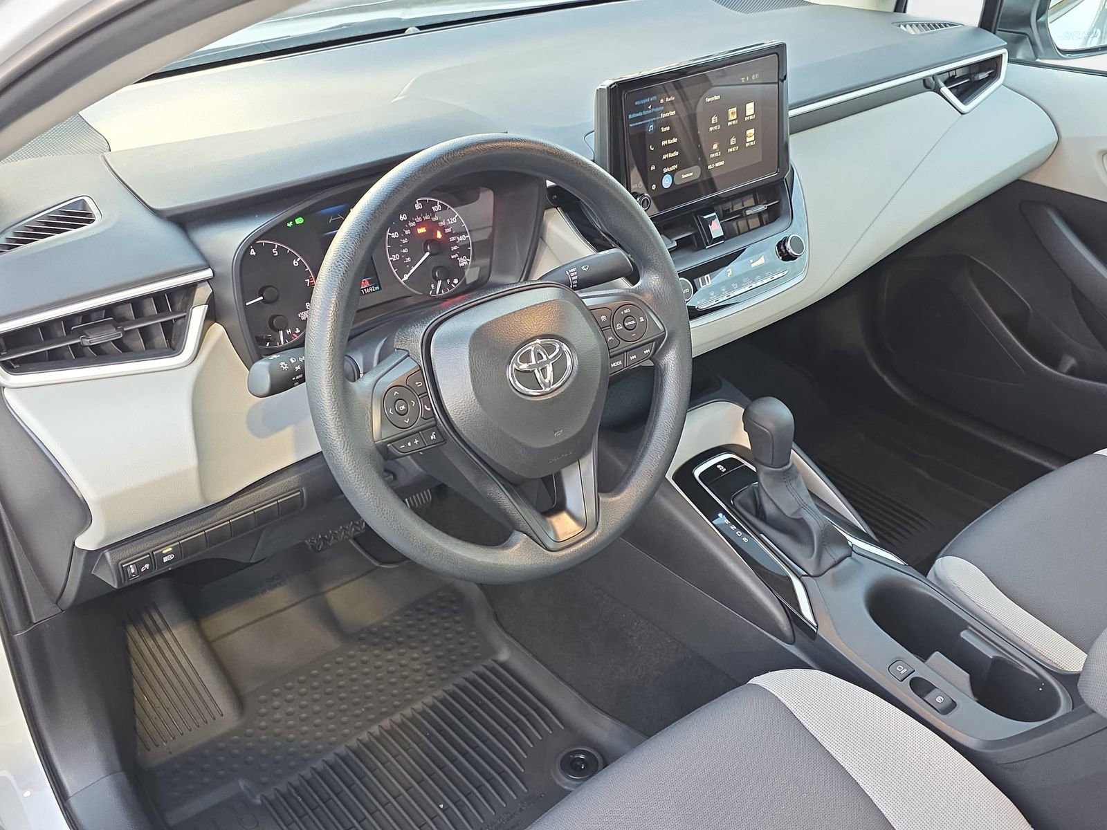 Used 2025 Toyota Corolla LE image 15