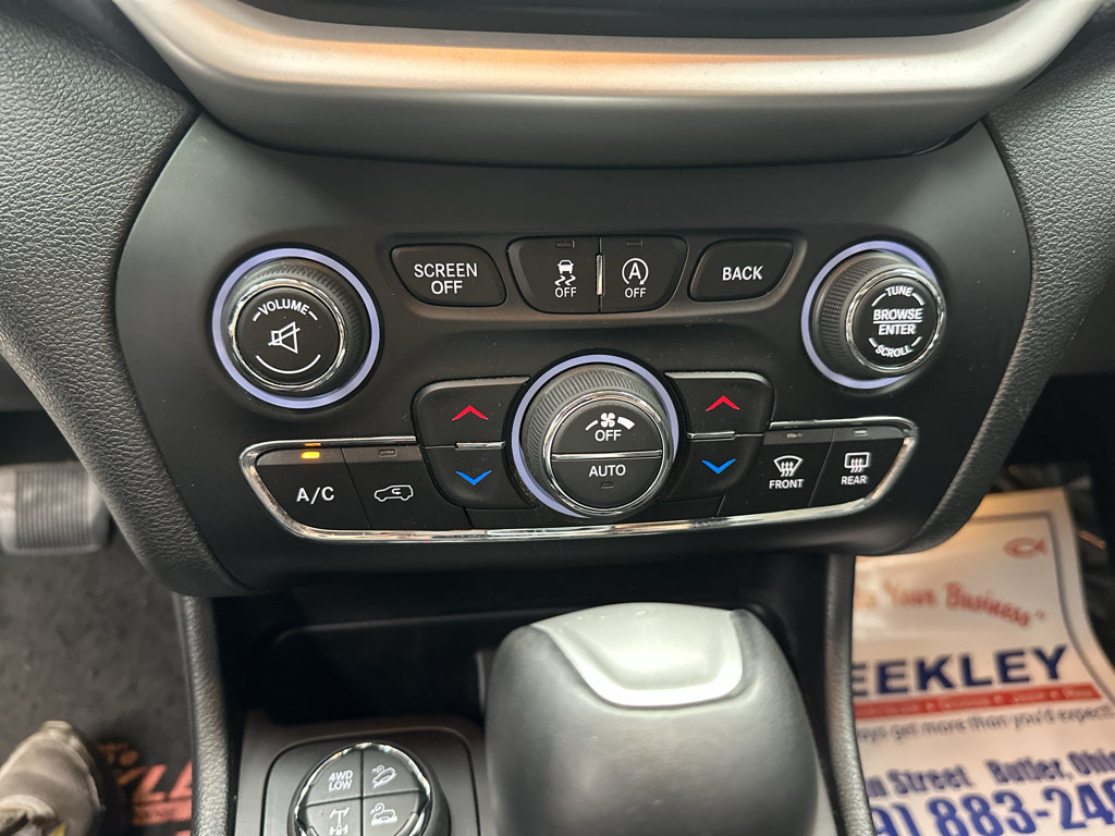 Used 2018 Jeep Cherokee Trailhawk w/ Cold Weather Group AWD/4WD image 15