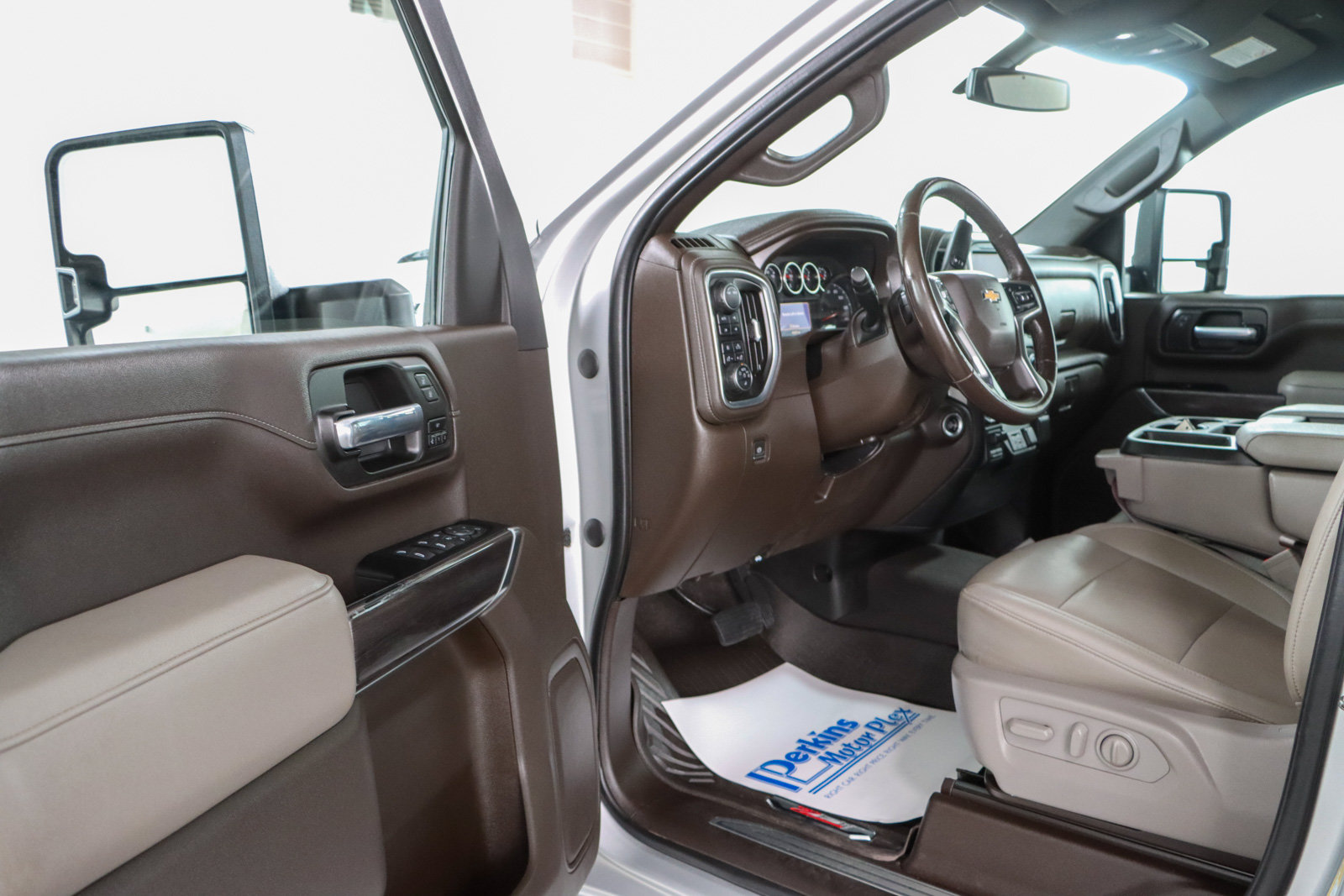 Used 2022 Chevrolet Silverado 2500 LTZ w/ Z71 Off-Road Package AWD/4WD image 3