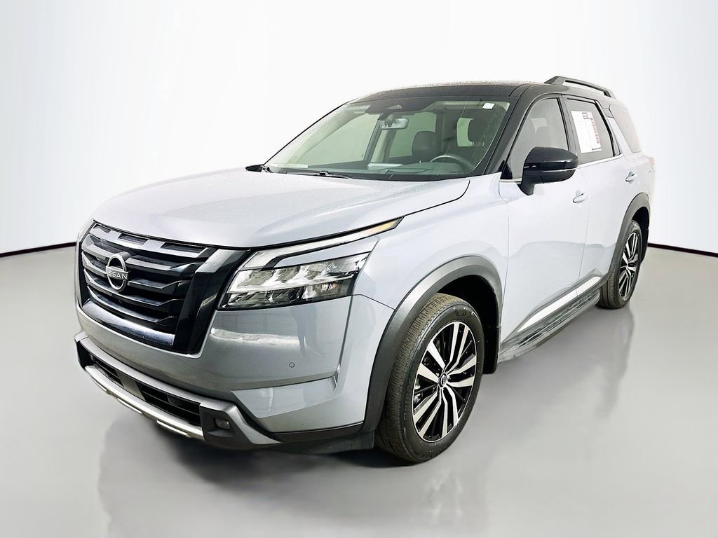 Used 2023 Nissan Pathfinder Platinum w/ Lighting Package (N93) FWD image 3