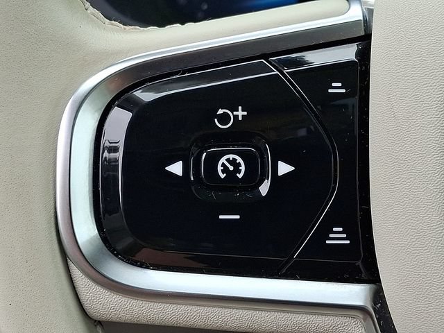Certified 2023 Volvo XC60 B5 Core w/ Climate Package AWD/4WD image 25
