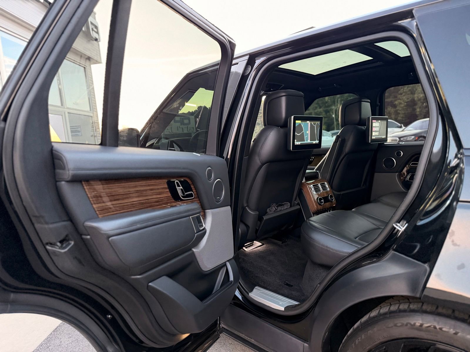 Used 2018 Land Rover Range Rover Supercharged AWD/4WD image 20