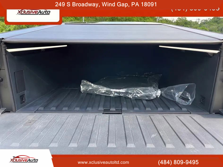 Used 2024 Tesla Cybertruck AWD Crew Cab image 20