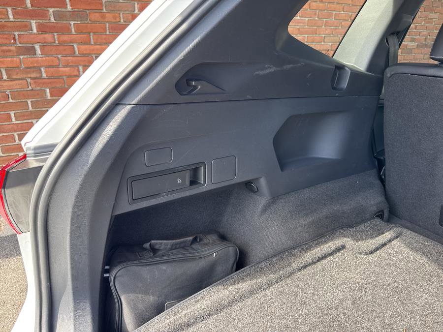 Used 2021 Volkswagen Tiguan SE R-Line image 38