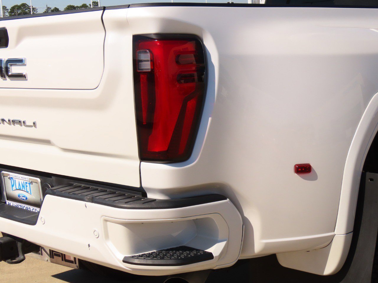 Used 2024 GMC Sierra 3500 Denali Ultimate AWD/4WD image 12