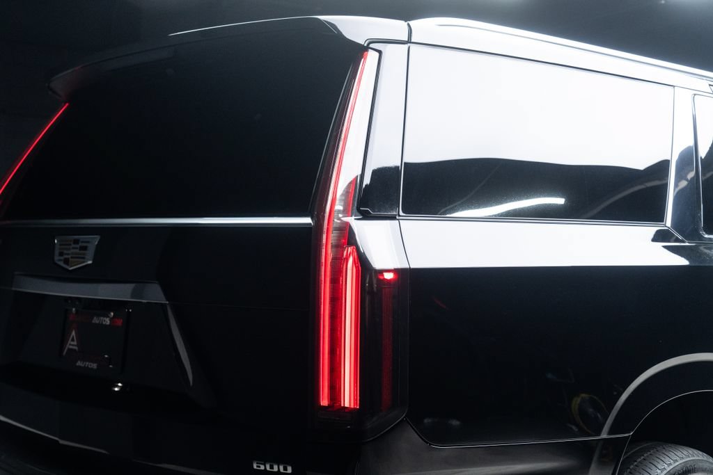 Used 2025 Cadillac Escalade ESV Premium Luxury RWD image 13