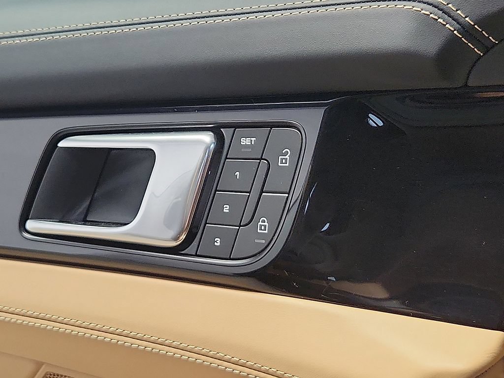 Certified 2023 Porsche Panamera image 23