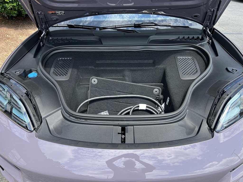 Used 2024 Porsche Macan Turbo Electric image 8