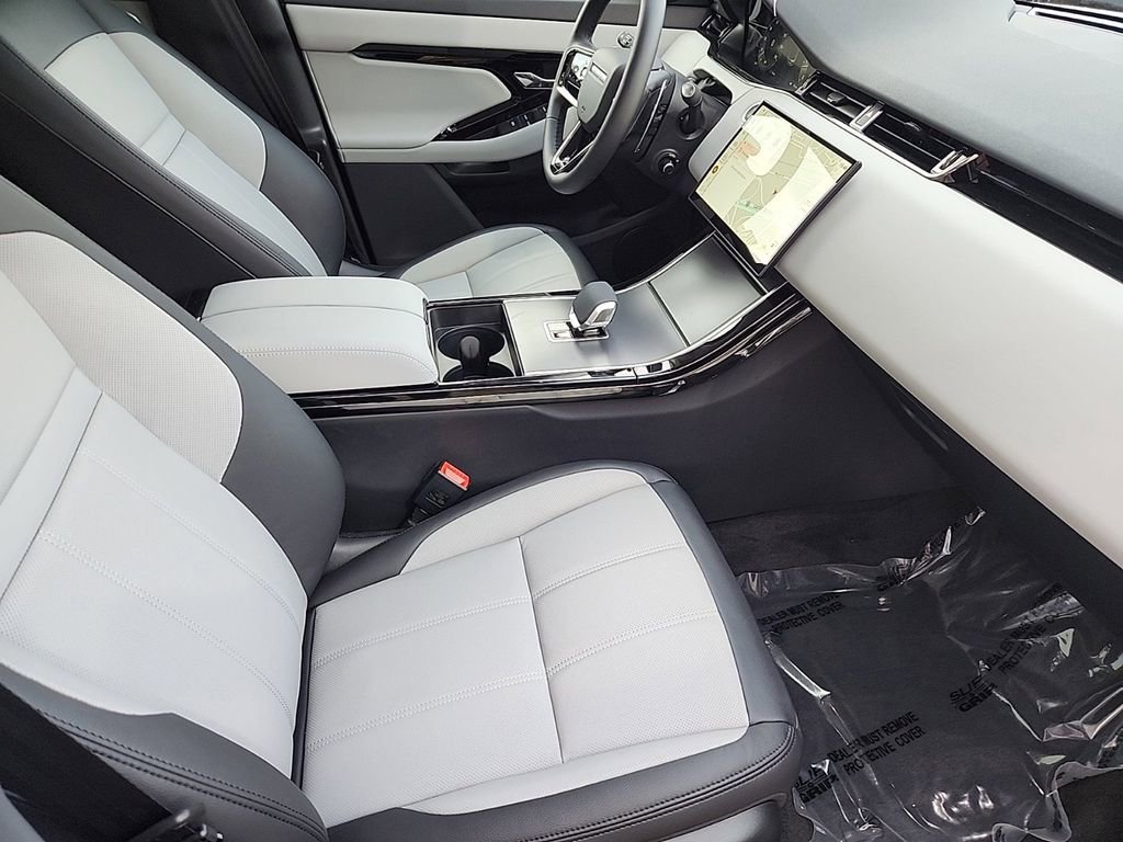 New 2025 Land Rover Range Rover Evoque Dynamic SE image 3