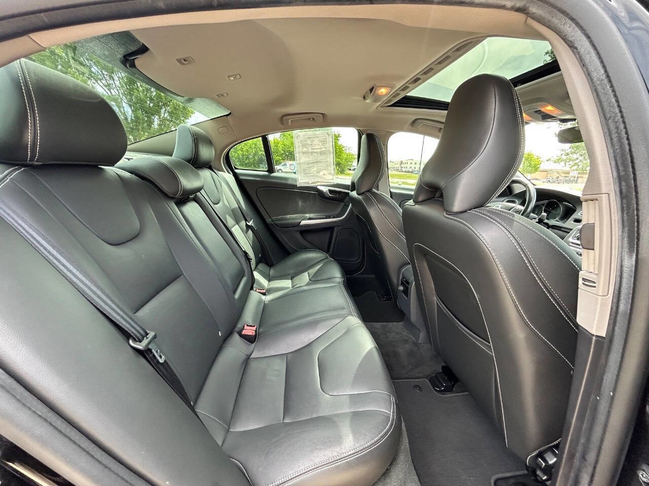 Used 2018 Volvo S60 T5 Dynamic w/ Vision Package image 14