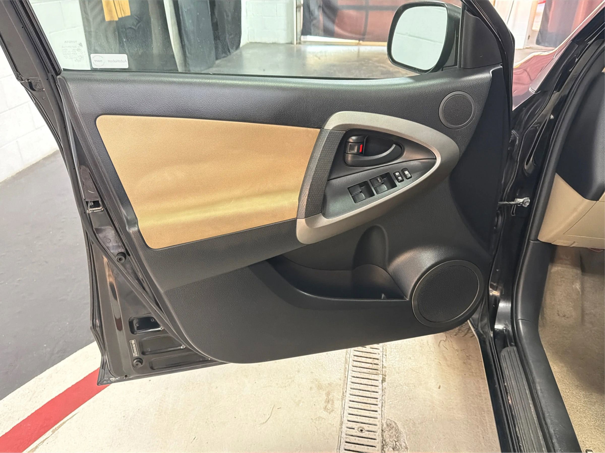 Used 2010 Toyota RAV4 4WD image 22