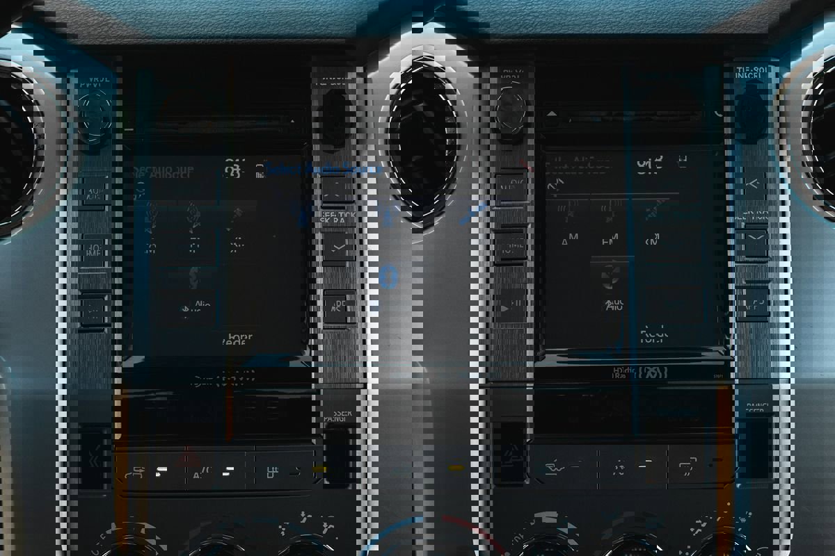 Used 2014 Toyota Tundra SR5 AWD/4WD image 7