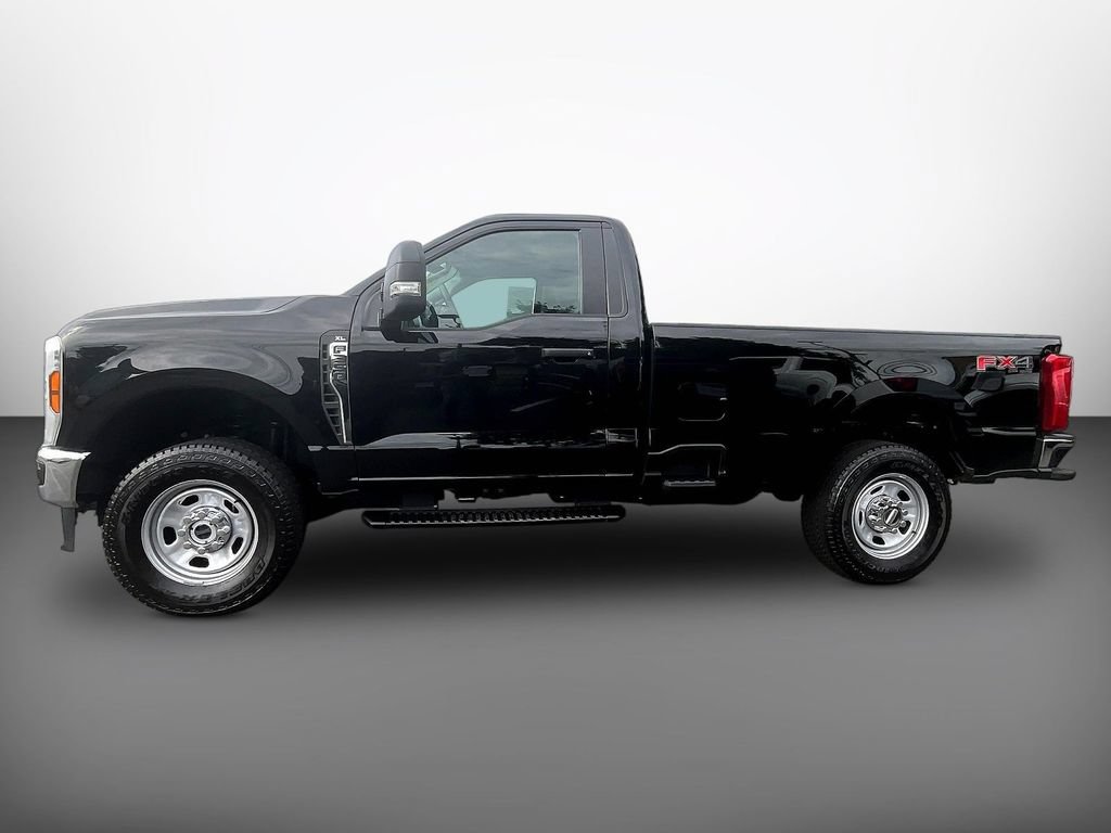 Used 2025 Ford F350 XL w/ FX4 Off-Road Package AWD/4WD image 4