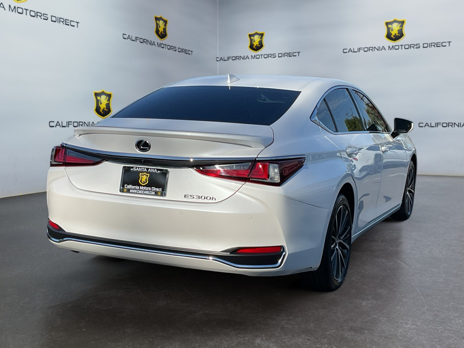 Used 2025 Lexus ES 300h w/ Premium Package FWD image 5