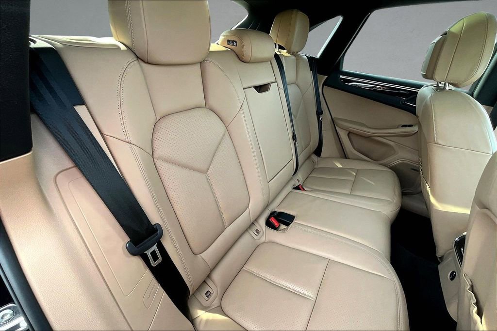 Used 2022 Porsche Macan AWD/4WD image 28