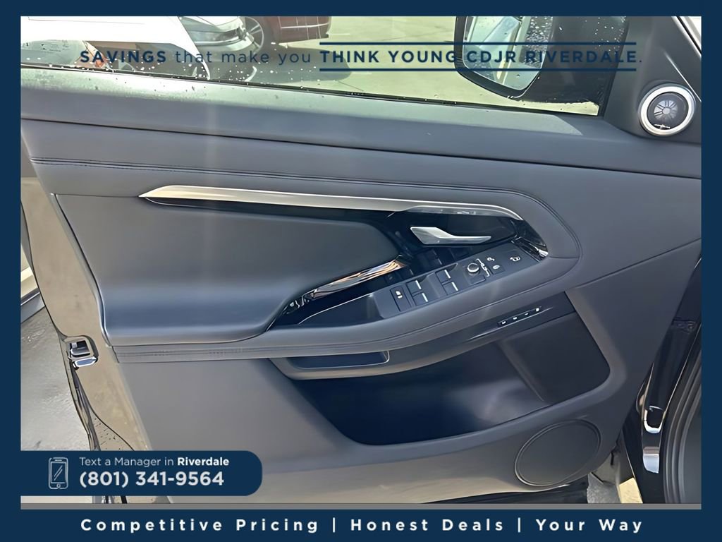 Used 2020 Land Rover Range Rover Evoque SE image 19