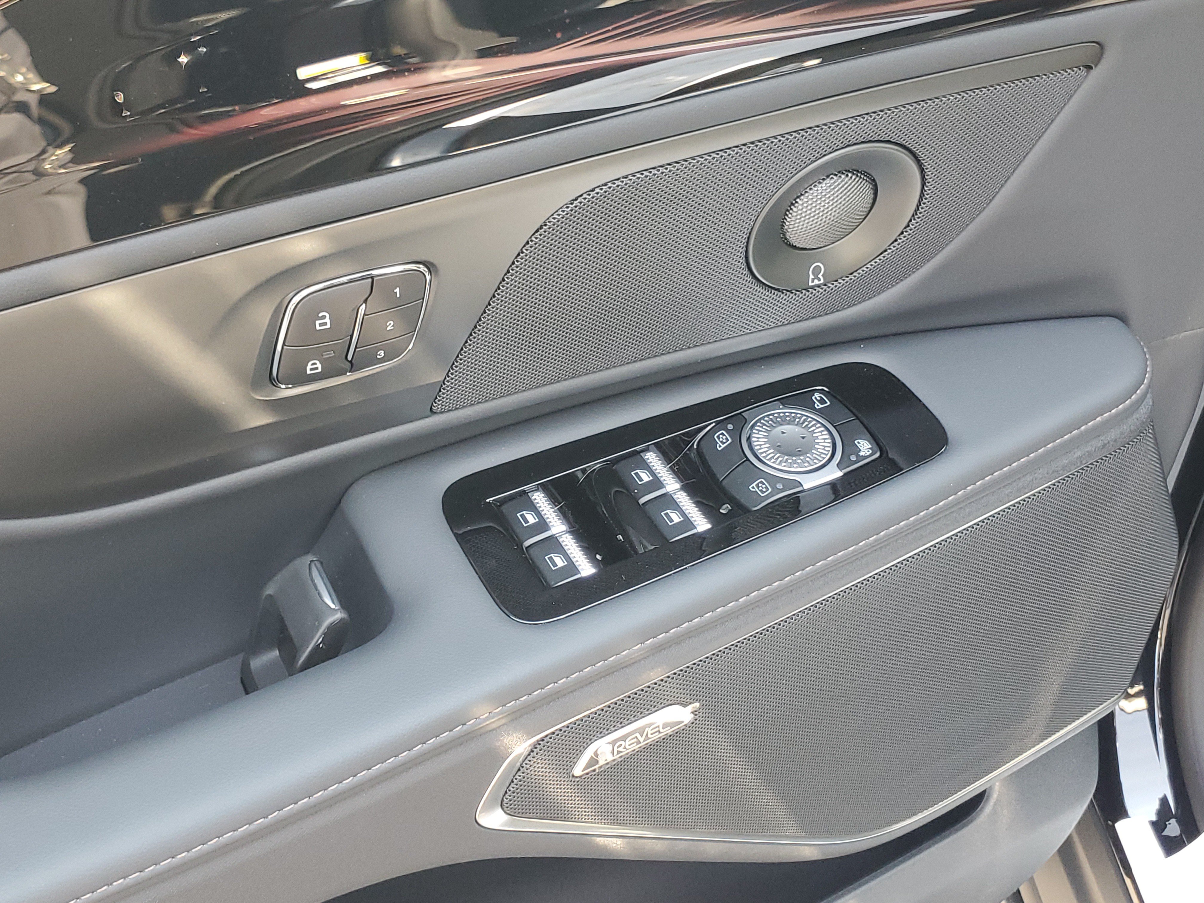 New 2026 Lincoln Nautilus Reserve AWD/4WD image 9