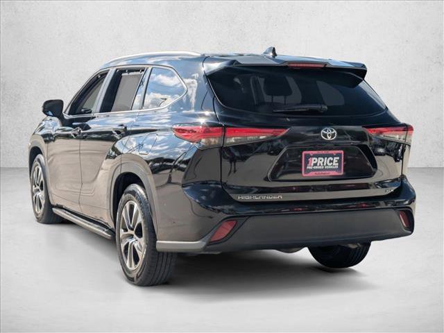 Used 2023 Toyota Highlander XLE image 7