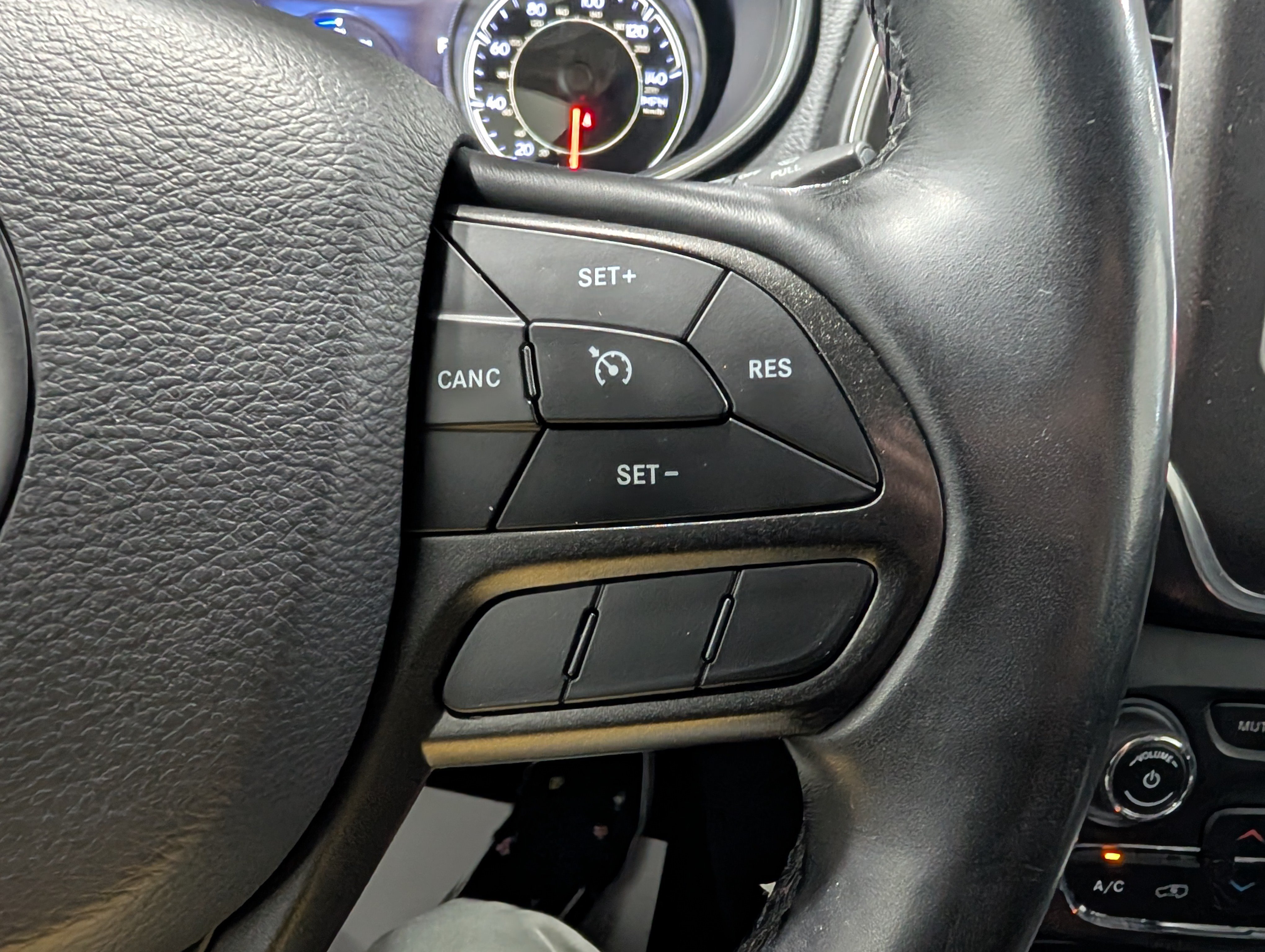 Used 2020 Jeep Cherokee Trailhawk w/ Comfort/Convenience Group AWD/4WD image 22