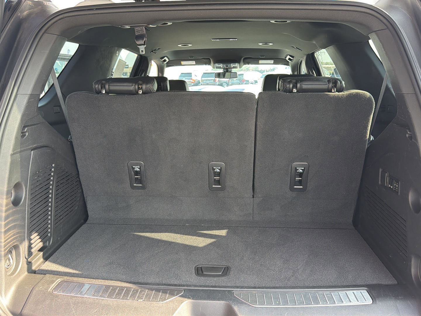 Used 2022 Chevrolet Tahoe RST w/ Luxury Package RWD image 17