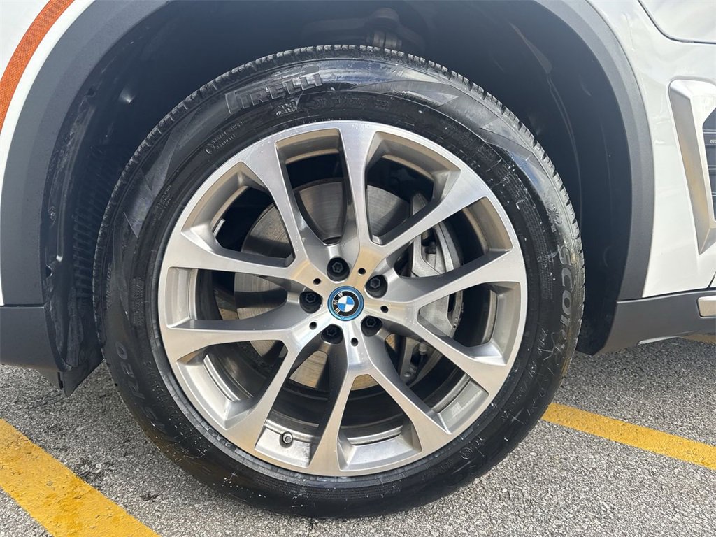 Used 2024 BMW X5 xDrive50e w/ Premium Package image 10