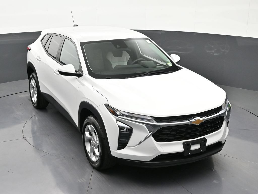 Certified 2025 Chevrolet Trax LS w/ LS Convenience Package FWD image 22