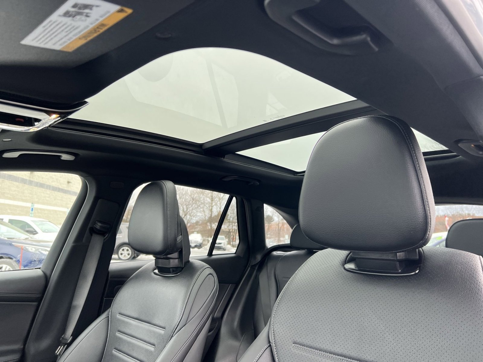 Used 2025 Mercedes-Benz GLC 350e 4MATIC image 23