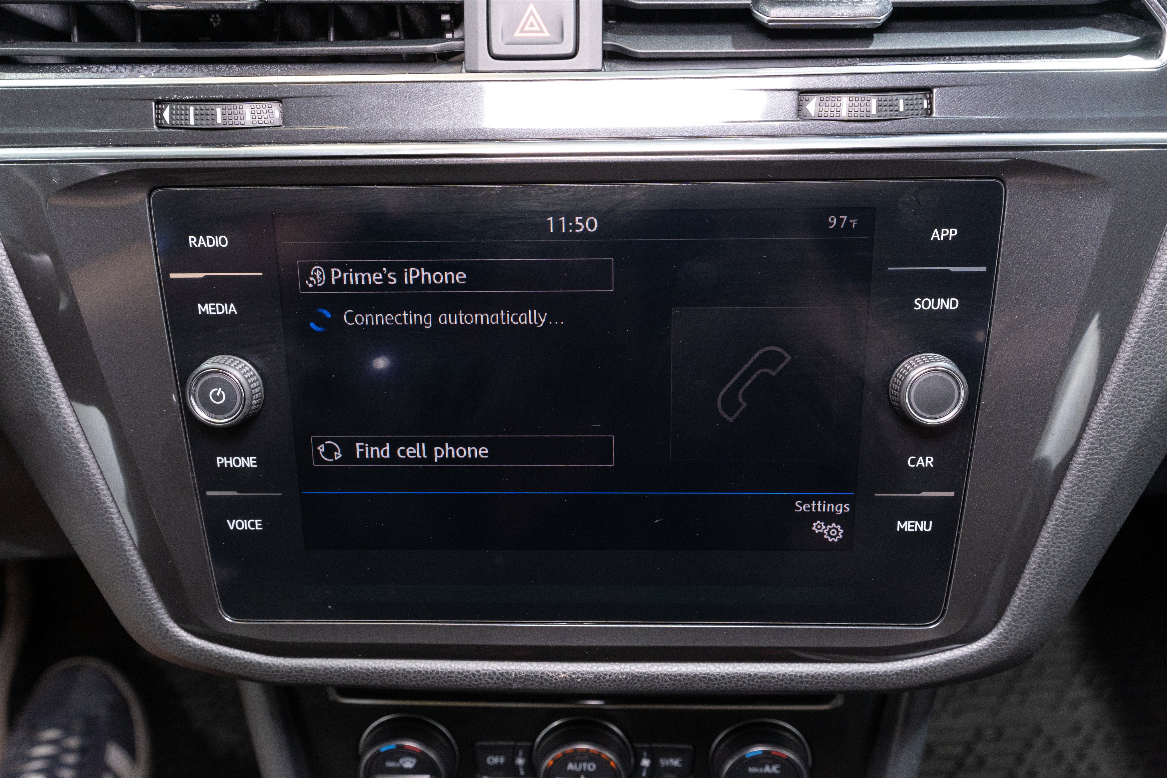 Used 2018 Volkswagen Tiguan SE w/ Panoramic Sunroof Package FWD image 18
